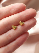 Mini Herz Ohrstecker Ohrringe in gold aus Edelstahl von Lymaja Jewelry